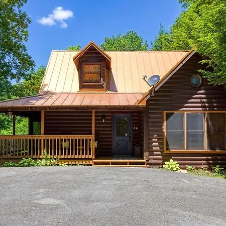 Moonrise Cabin- Hot Tub, Arcade, 1089 Free Tickets Each Paid Day, Dollywood And More
